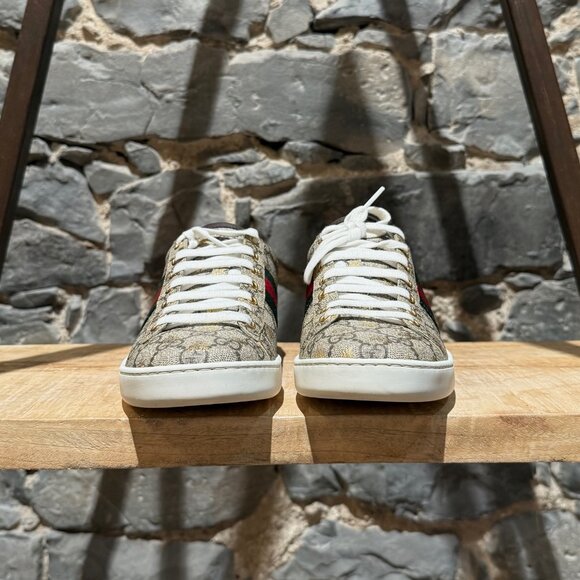 Gucci Bee Print GG Supreme Ace Low-top Sneakers - Picture 2 of 11